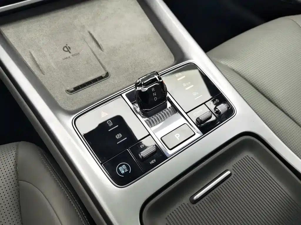 Seal 2024 Glory Edition DM-i 1.5L 121km Luxury — миниатюра 13