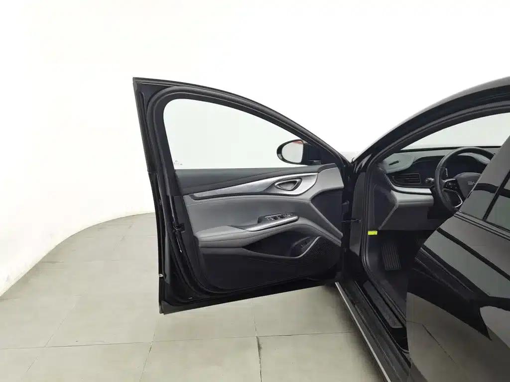 Seal 2024 Glory Edition DM-i 1.5L 121km Luxury — миниатюра 8