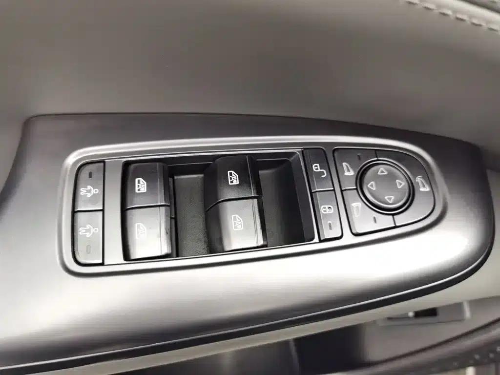 Seal 2024 Glory Edition DM-i 1.5L 121km Luxury — миниатюра 9