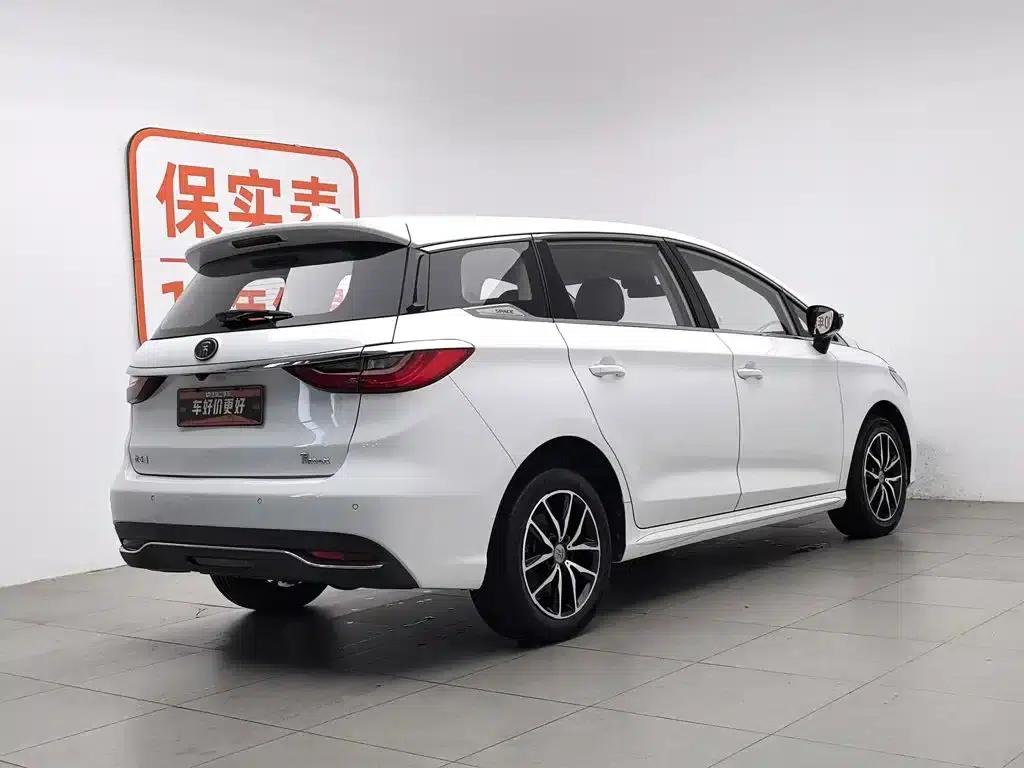 Song MAX 2017 1.5T Manual Intelligent Luxury 7-Seater — миниатюра 2