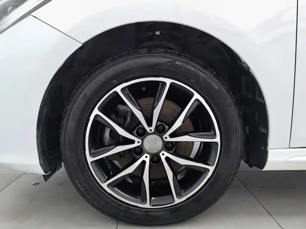 Song MAX 2017 1.5T Manual Intelligent Luxury 7-Seater — миниатюра 17