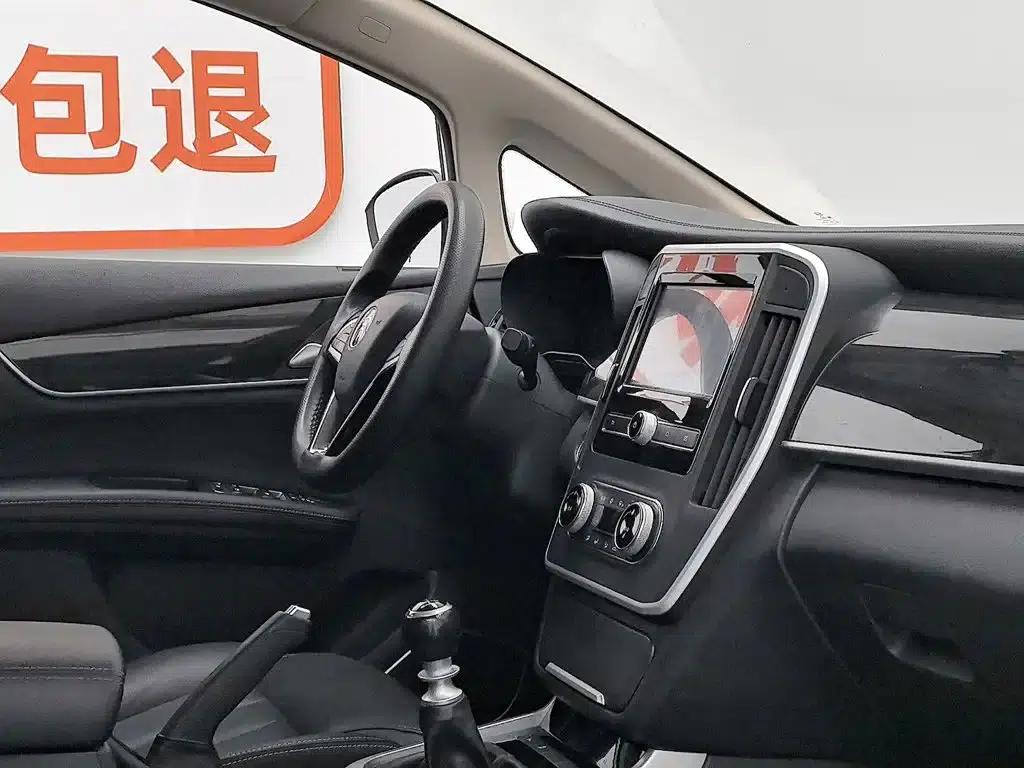 Song MAX 2017 1.5T Manual Intelligent Luxury 7-Seater — миниатюра 22