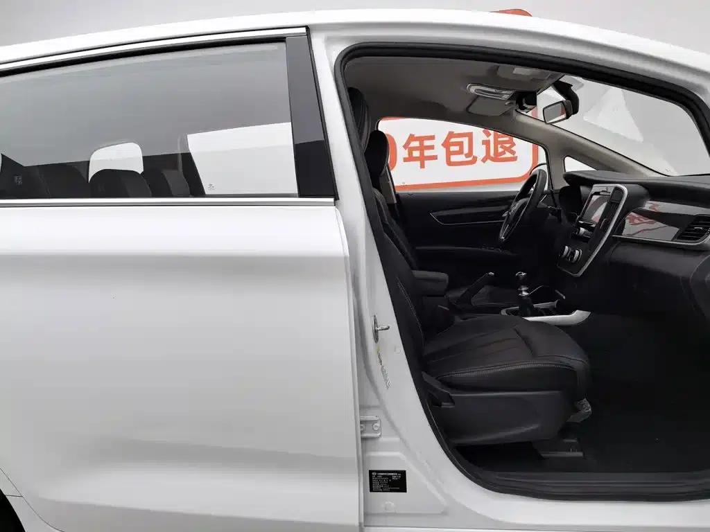 Song MAX 2017 1.5T Manual Intelligent Luxury 7-Seater — миниатюра 23