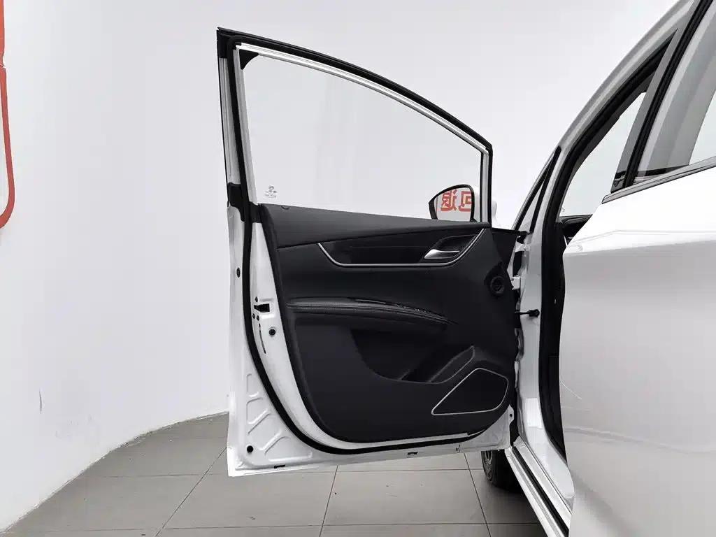 Song MAX 2017 1.5T Manual Intelligent Luxury 7-Seater — миниатюра 8