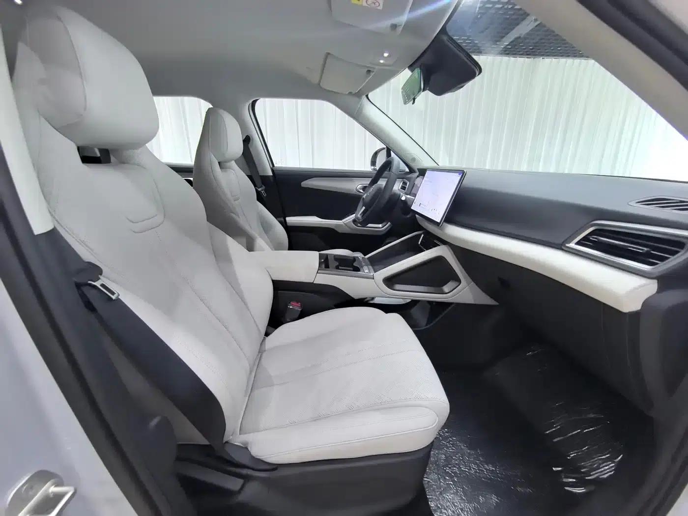 Yuan UP 2025 Smart Driving Edition 401KM Vitality Edition — миниатюра 11