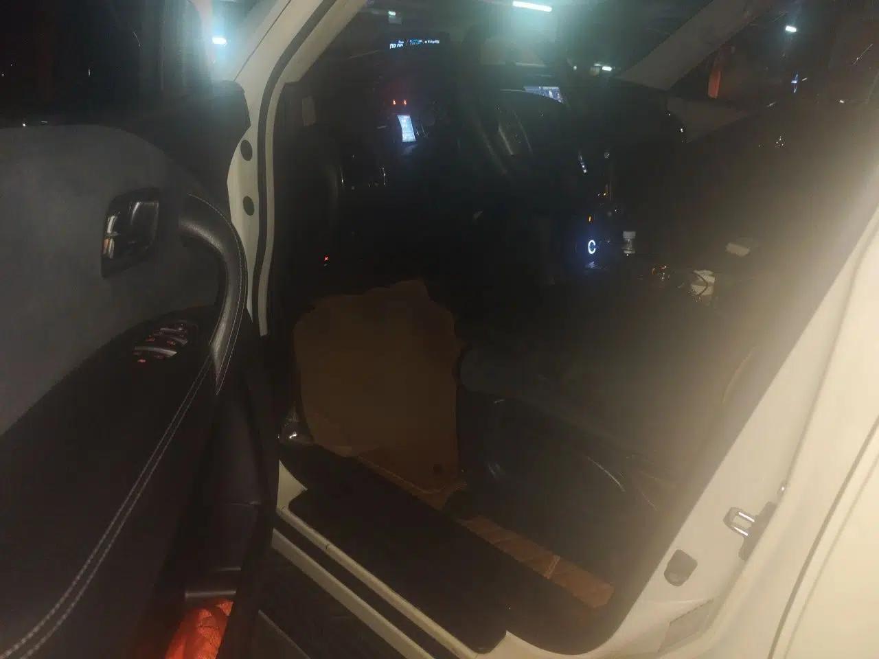 Nissan Patrol 2017 Nissan Patrol 4.0-liter gasoline, automatic transmission, seven seats — миниатюра 16