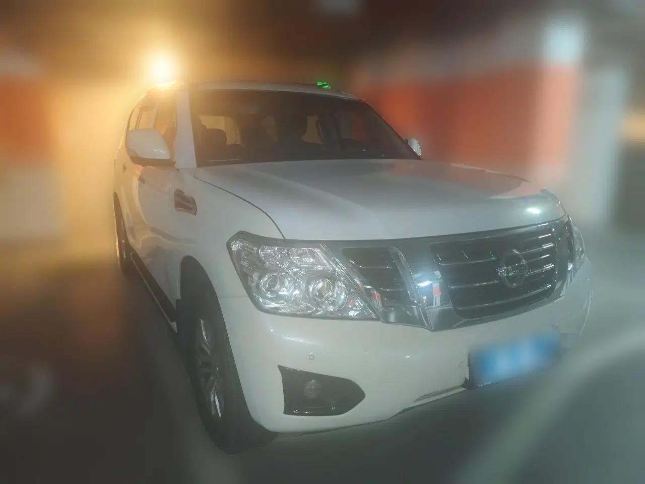 Nissan Patrol 2017 Nissan Patrol 4.0-liter gasoline, automatic transmission, seven seats — миниатюра 3