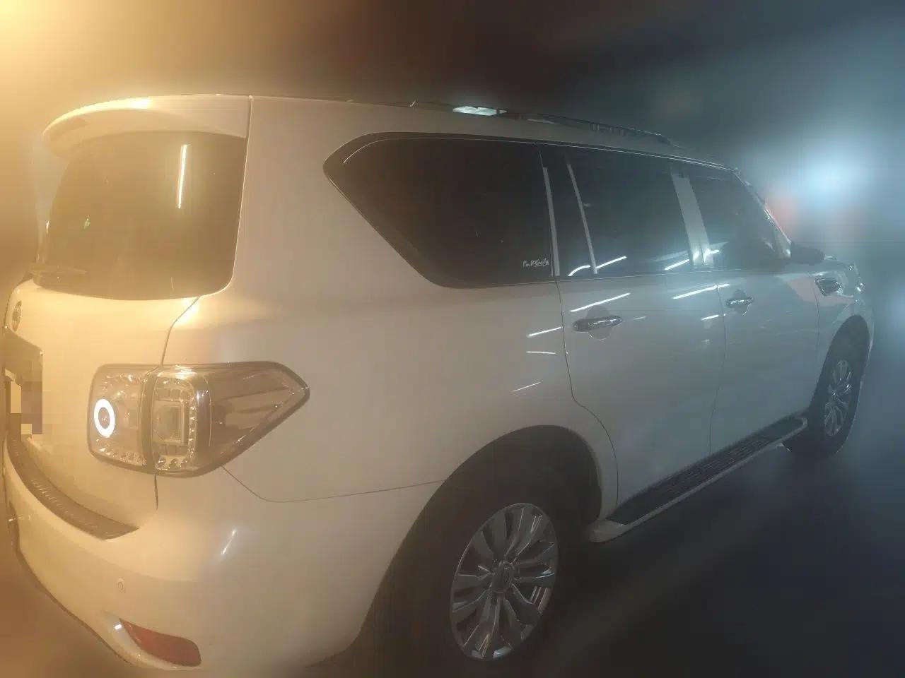 Nissan Patrol 2017 Nissan Patrol 4.0-liter gasoline, automatic transmission, seven seats — миниатюра 6
