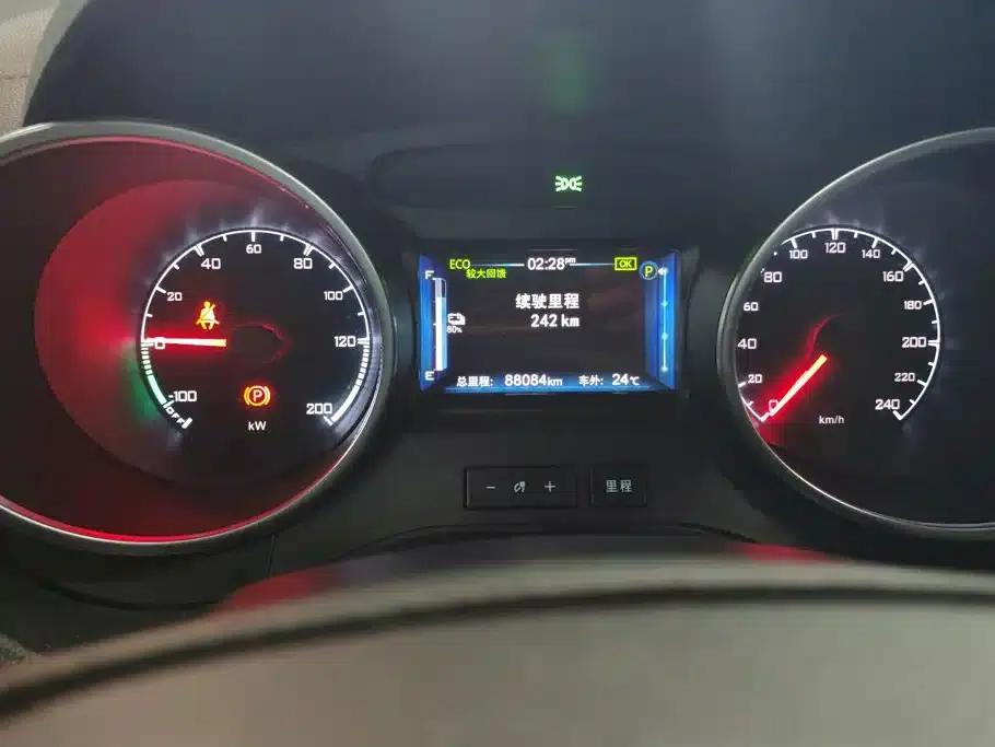 Yuan New Energy 2018 EV360 Smart Connected Cool Edition — миниатюра 14