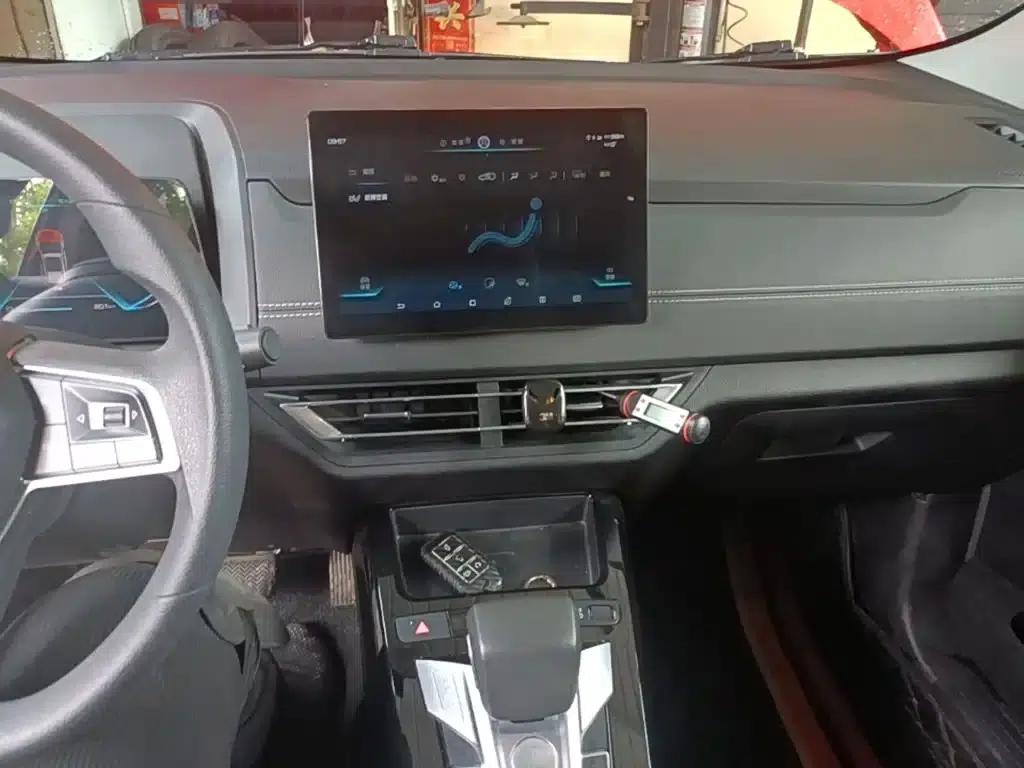 Yuan New Energy 2019 EV360 Intelligent Enjoyment Edition — миниатюра 13