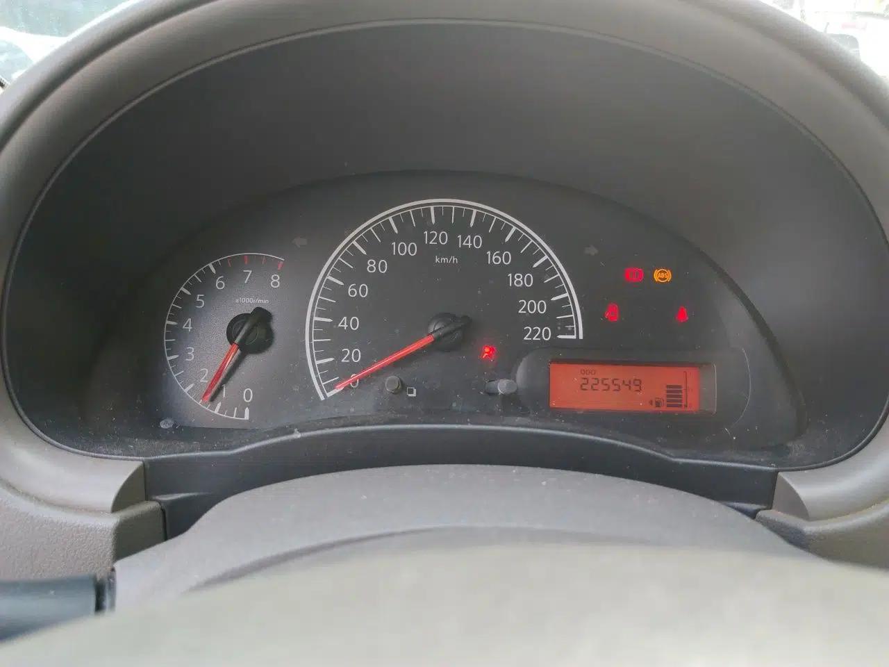Nissan Sunny 2014 1.5XE Manual Comfort Edition — миниатюра 11