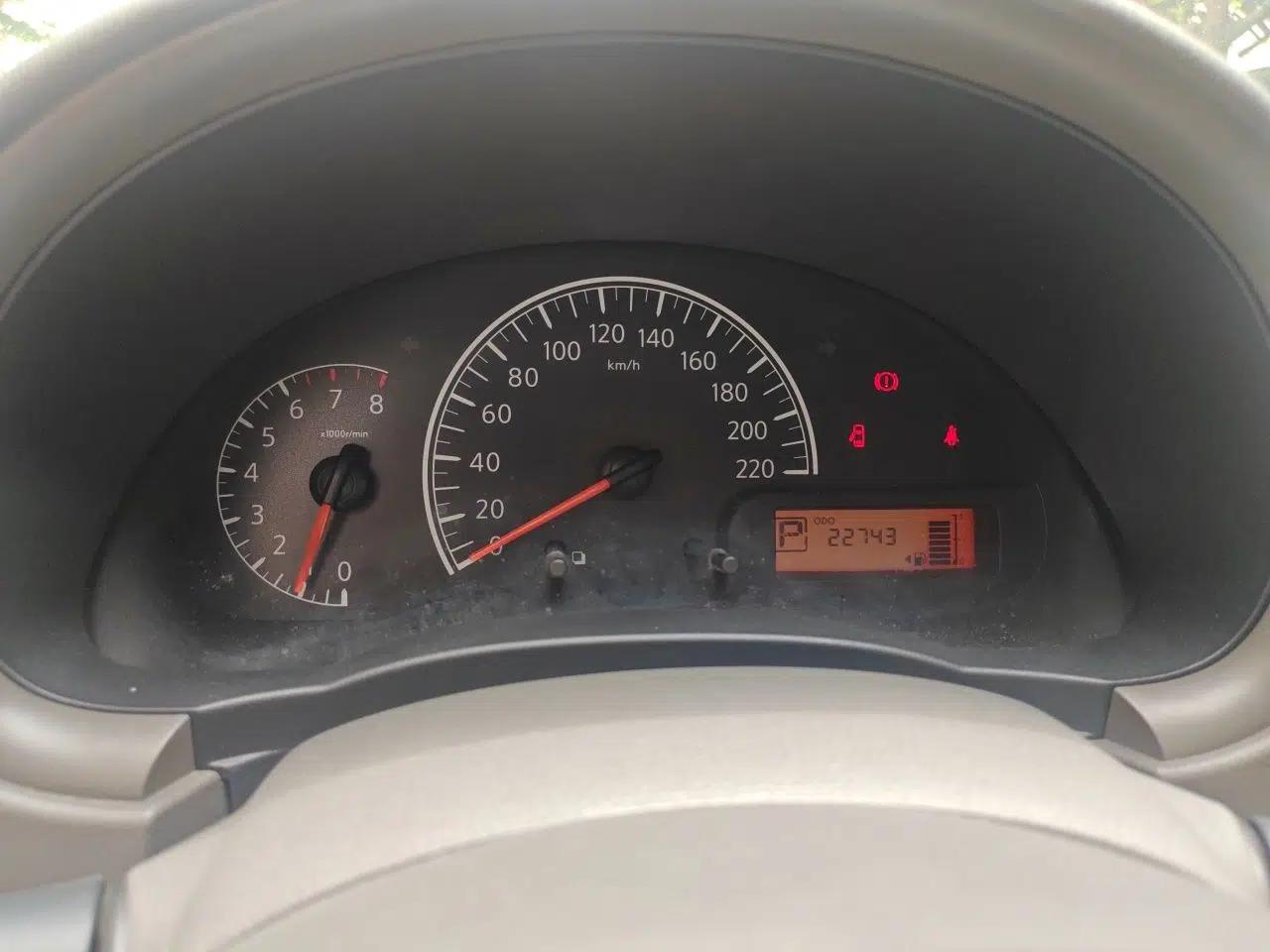 Nissan Sunny 2015 1.5XE CVT Comfort Edition — миниатюра 8