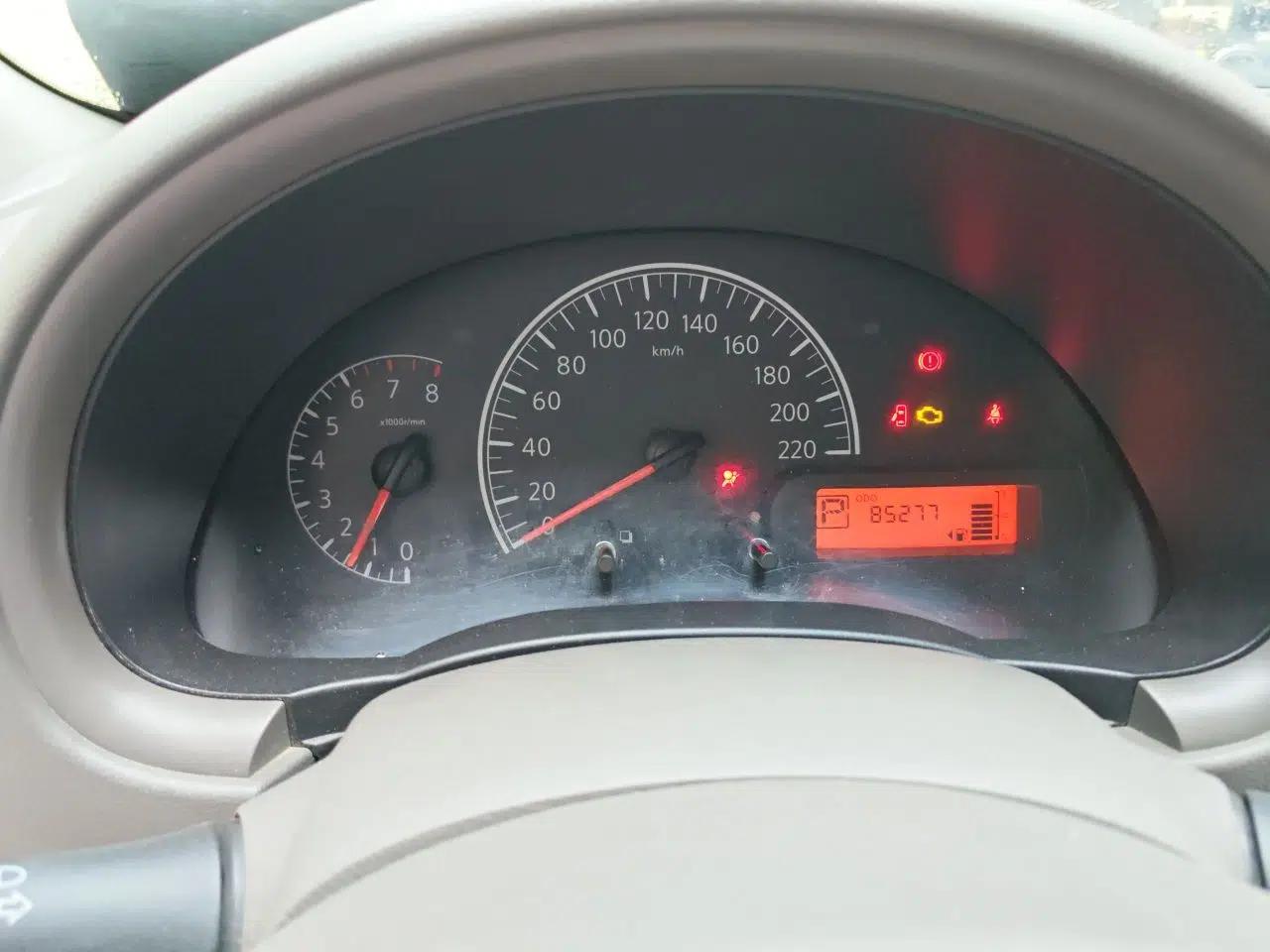 Nissan Sunny 2014 1.5XE CVT Elite Edition — миниатюра 11