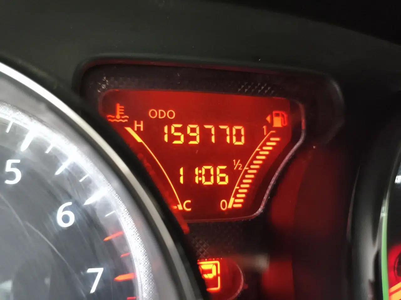 Nissan Sunny 2011 1.5XL CVT Luxury Edition — миниатюра 12
