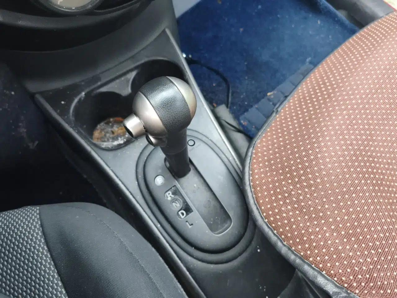 Nissan Sunny 2011 1.5XL CVT Luxury Edition — миниатюра 14