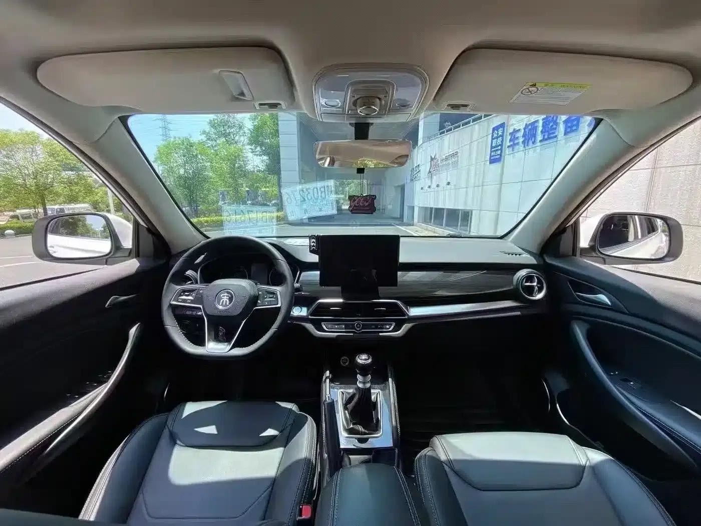 Song 2019 1.5TI Manual Intelligent Connected Dynamic Edition — миниатюра 5