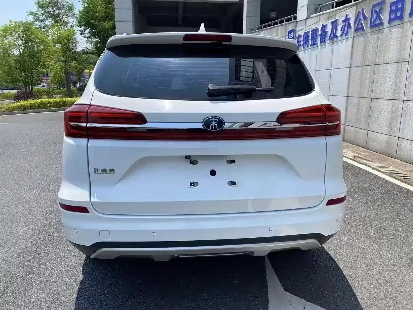 Song 2019 1.5TI Manual Intelligent Connected Dynamic Edition — миниатюра 8