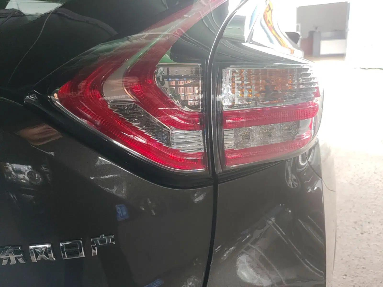 Nissan Murano 2015 2.5L XE Two-Wheel-Drive Elite Edition — миниатюра 12