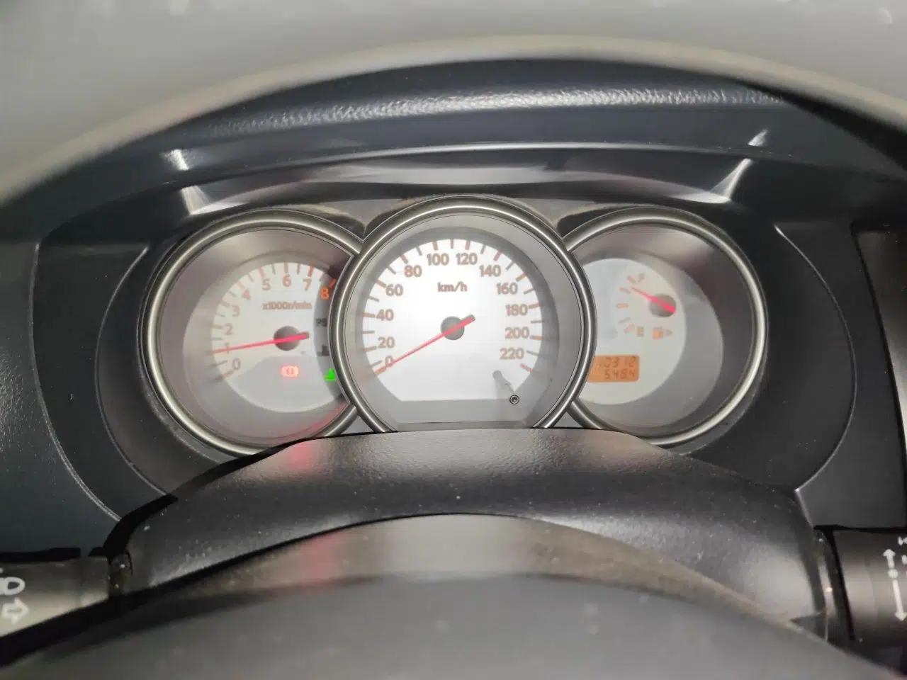 Nissan Livina 2010 Jingyue Edition 1.6L Manual All-Around Model — миниатюра 11