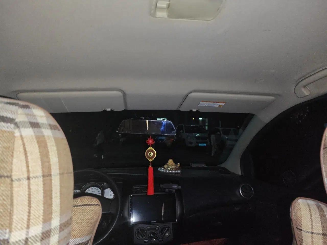 Nissan Livina 2010 Jingyue Edition 1.6L Manual All-Around Model — миниатюра 18
