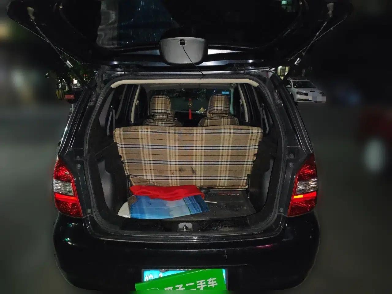 Nissan Livina 2010 Jingyue Edition 1.6L Manual All-Around Model — миниатюра 19