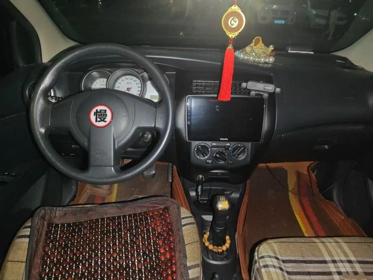 Nissan Livina 2010 Jingyue Edition 1.6L Manual All-Around Model — миниатюра 9