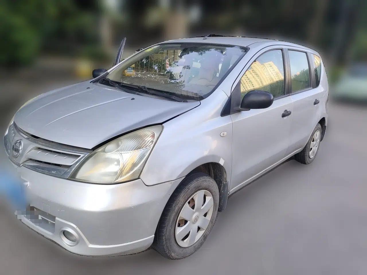 Nissan Livina 2010 Jingyue Edition 1.6L Manual All-Around Model — миниатюра 1