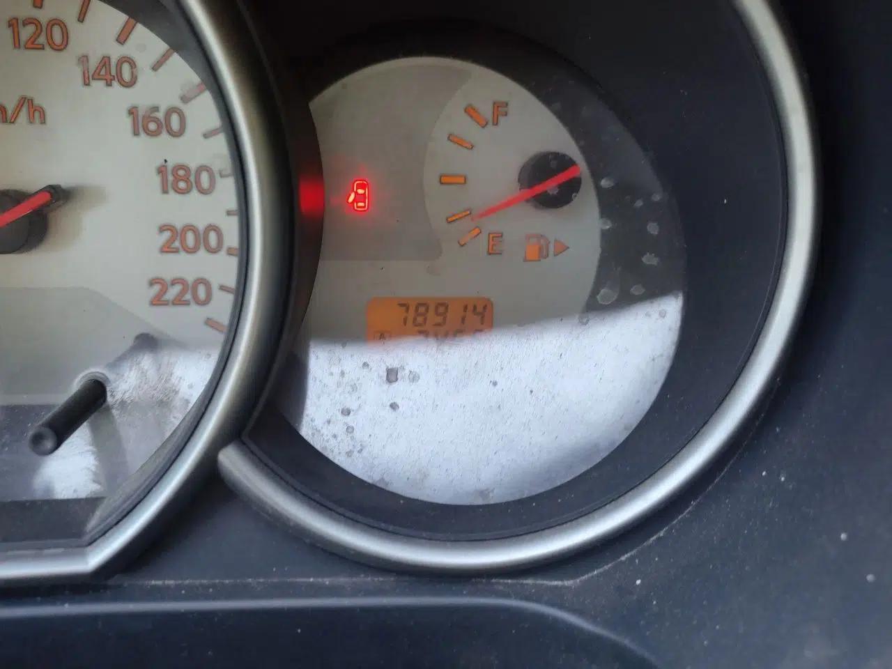 Nissan Livina 2010 Jingyue Edition 1.6L Manual All-Around Model — миниатюра 12