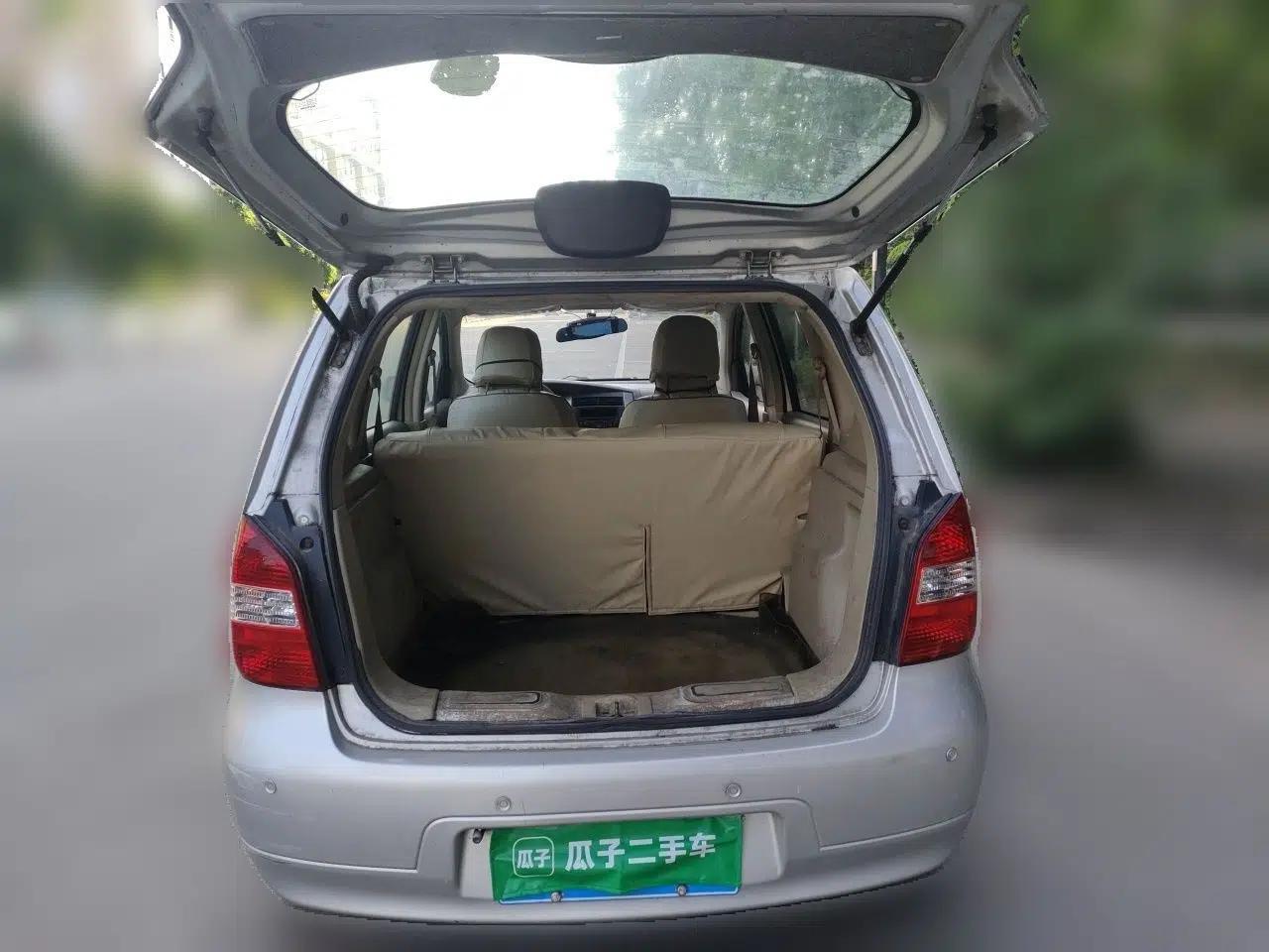 Nissan Livina 2010 Jingyue Edition 1.6L Manual All-Around Model — миниатюра 19
