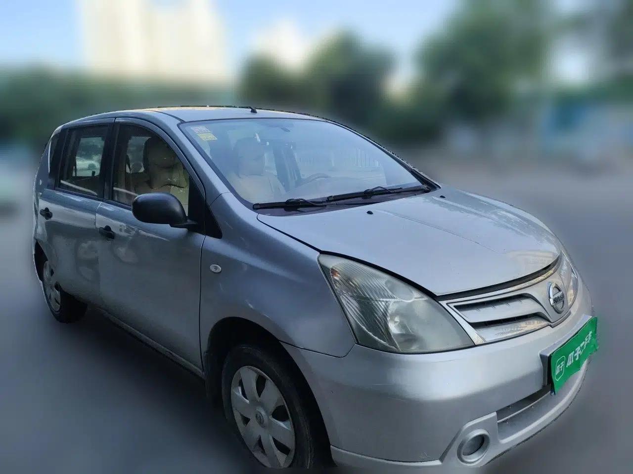 Nissan Livina 2010 Jingyue Edition 1.6L Manual All-Around Model — миниатюра 3
