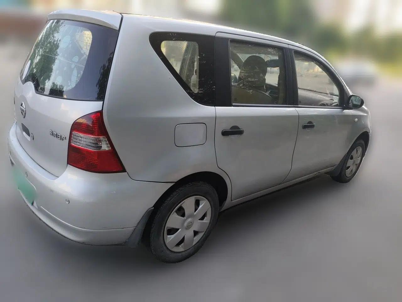 Nissan Livina 2010 Jingyue Edition 1.6L Manual All-Around Model — миниатюра 6