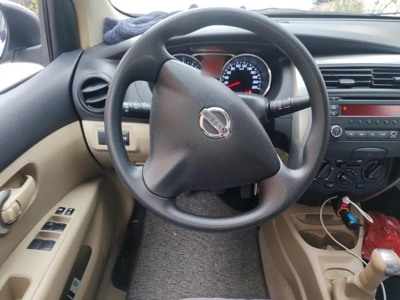 Nissan Livina 2015 1.6XE Manual Comfort Edition — миниатюра 10