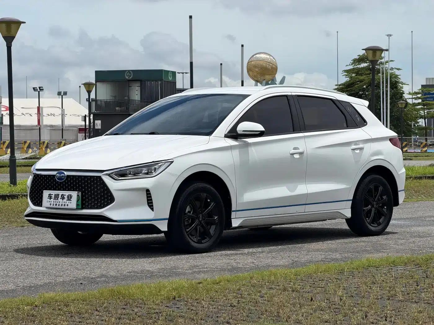 BYD e2 2021 Luxury Edition — миниатюра 1