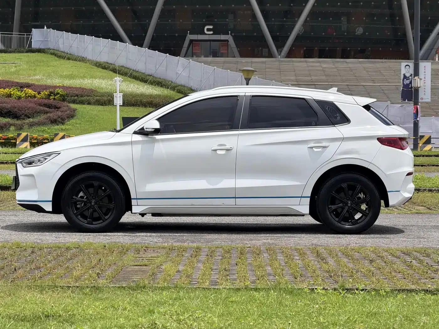 BYD e2 2021 Luxury Edition — миниатюра 5