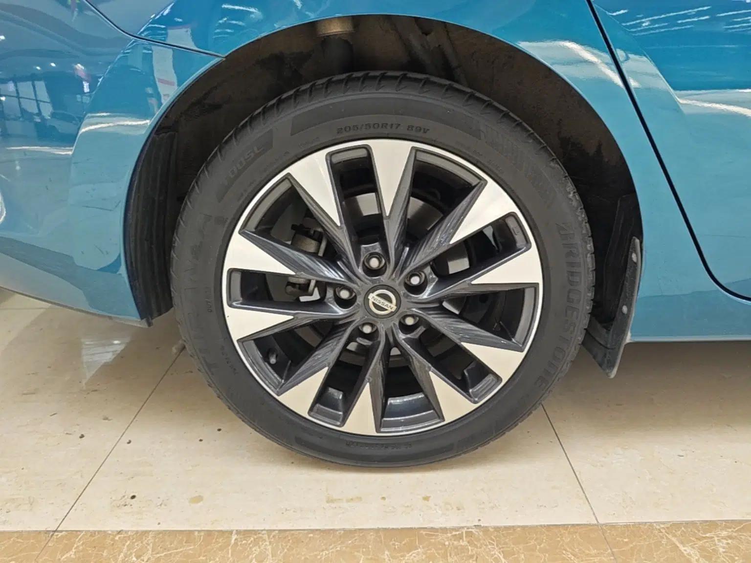 Nissan Lannia 2016 1.6L CVT Smart Cool Edition — миниатюра 11