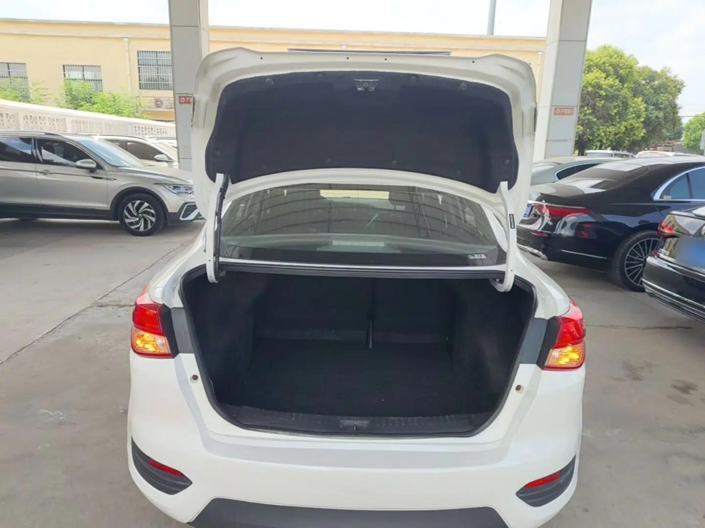 Nissan Lannia 2021 1.6L CVT Cool Edition — миниатюра 22