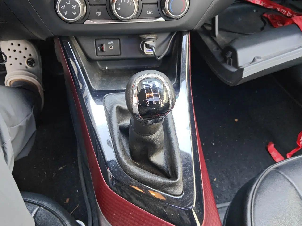 Nissan Lannia 2016 1.6L Manual Cool Edition — миниатюра 14