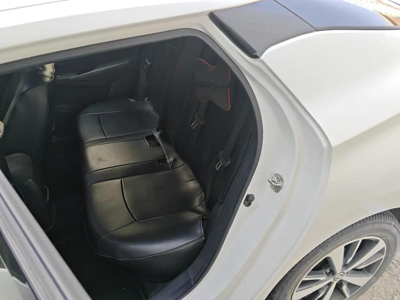 Nissan Lannia 2016 1.6L Manual Cool Edition — миниатюра 17