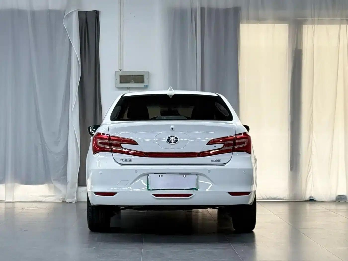 Qin New Energy 2017 1.5T Premium Edition — миниатюра 3