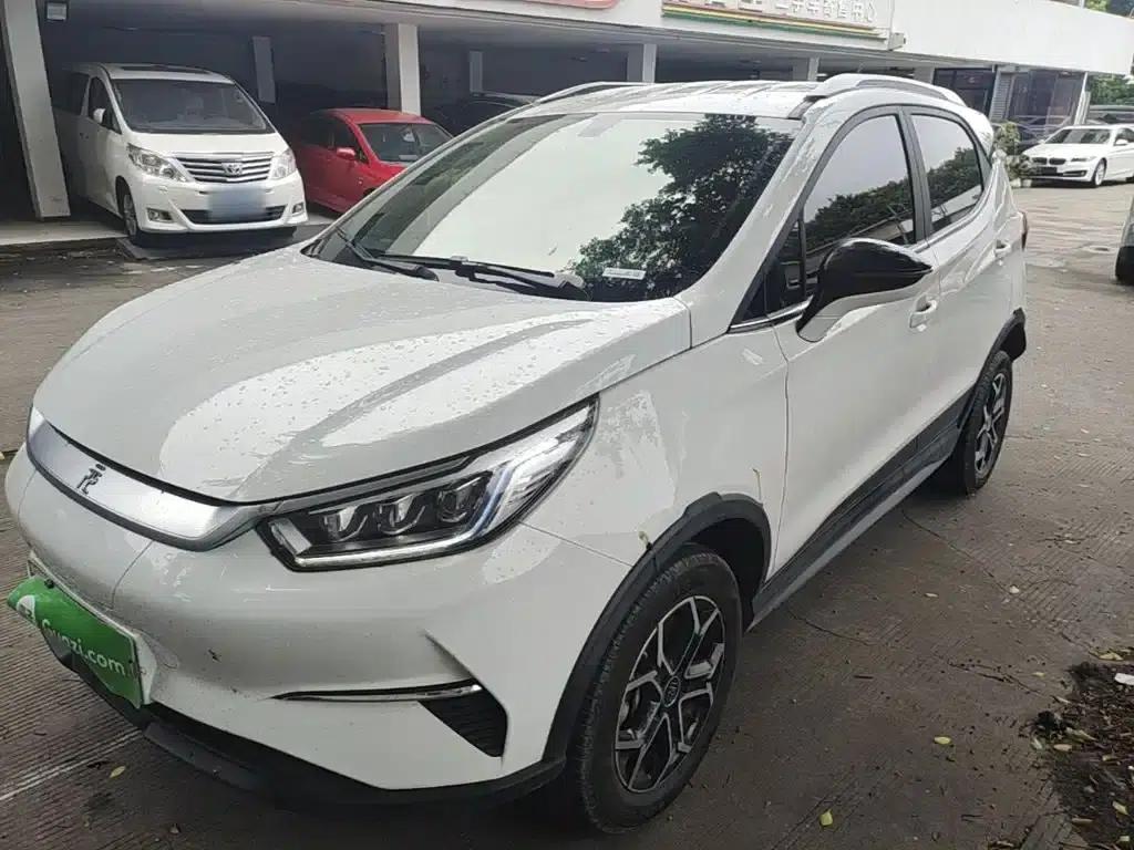 Yuan Pro 2023 401KM Luxury Edition — миниатюра 1