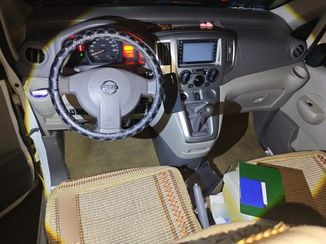 Nissan NV200 2014 1.6L Manual Luxury Model China IV Standard — миниатюра 9