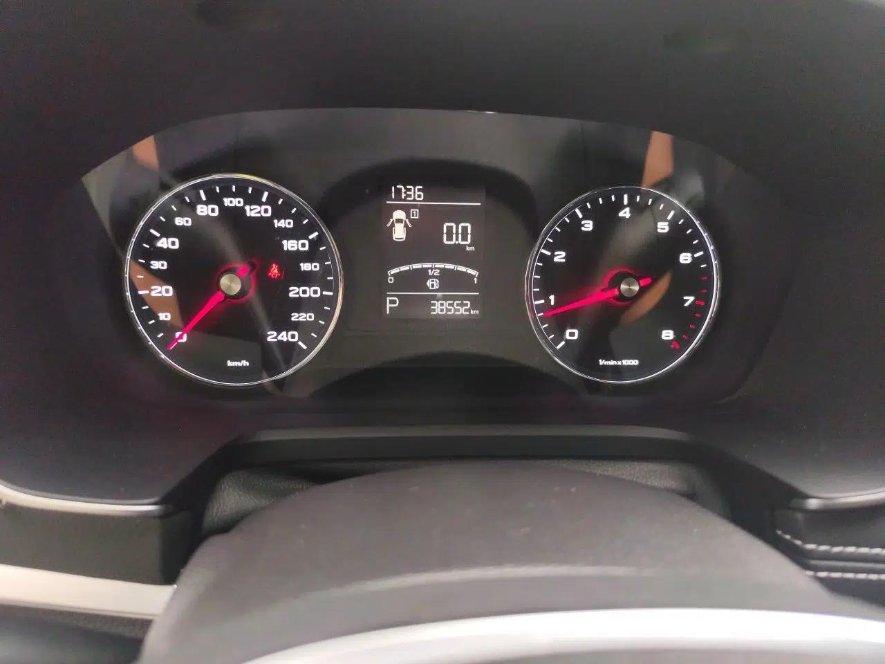 Roewe RX5 2020 20T Automatic 4G Connect Excellence Edition — миниатюра 12