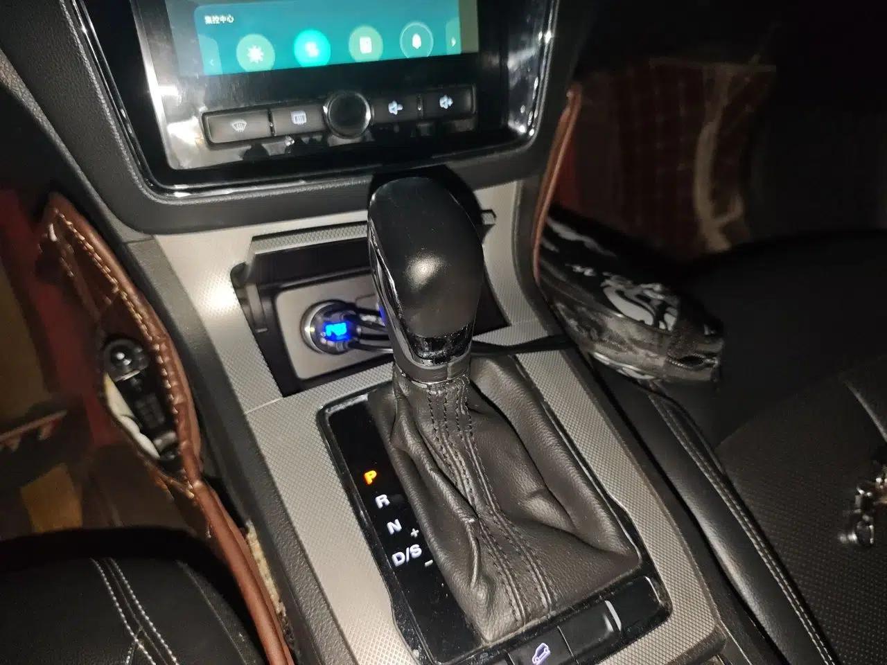 Roewe RX5 2016 20T Two-Wheel Drive Automatic Internet Smart Edition — миниатюра 14