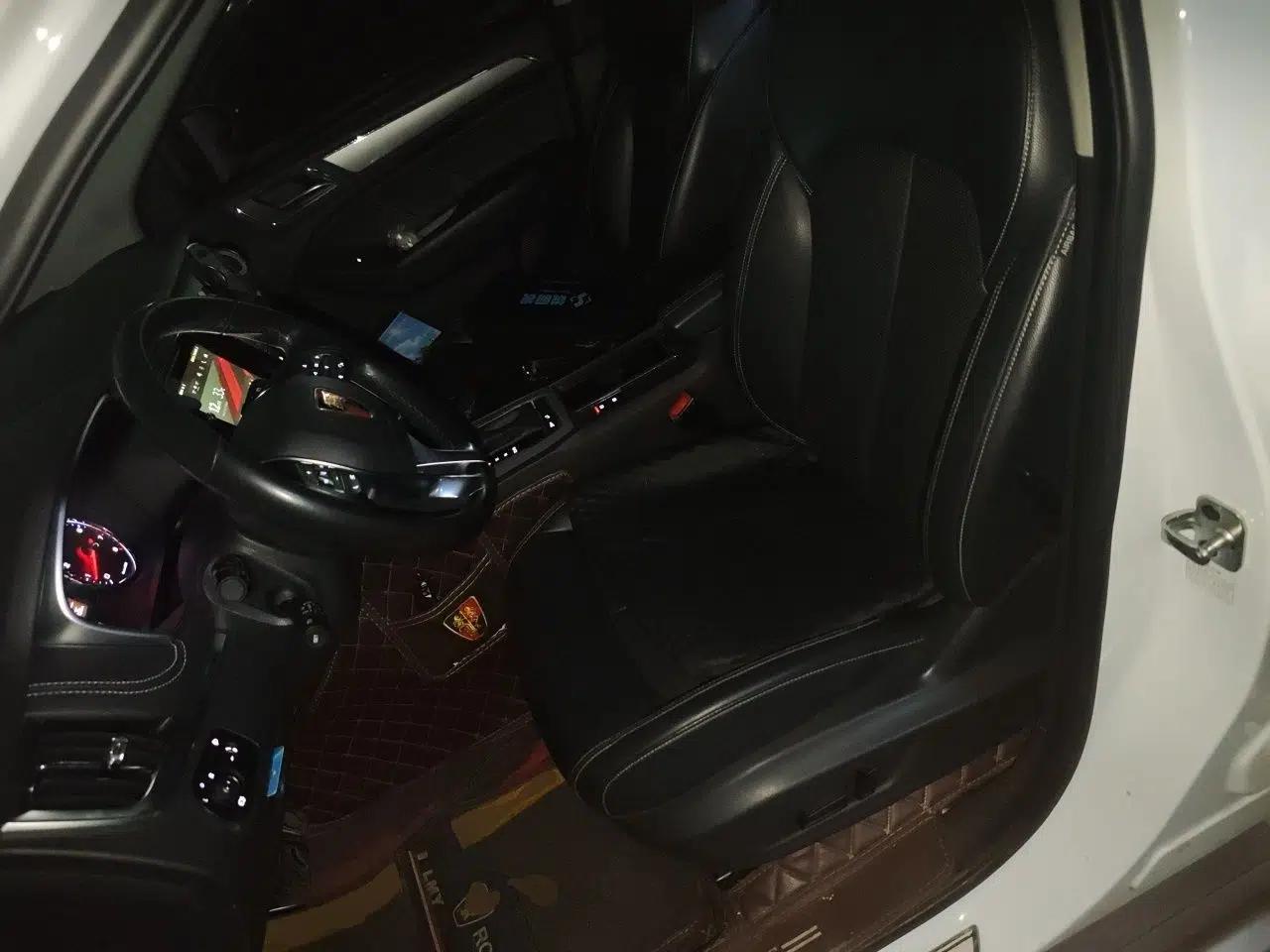 Roewe RX5 2016 20T Two-Wheel Drive Automatic Internet Smart Edition — миниатюра 15