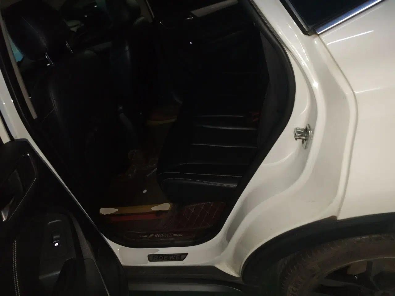 Roewe RX5 2016 20T Two-Wheel Drive Automatic Internet Smart Edition — миниатюра 17