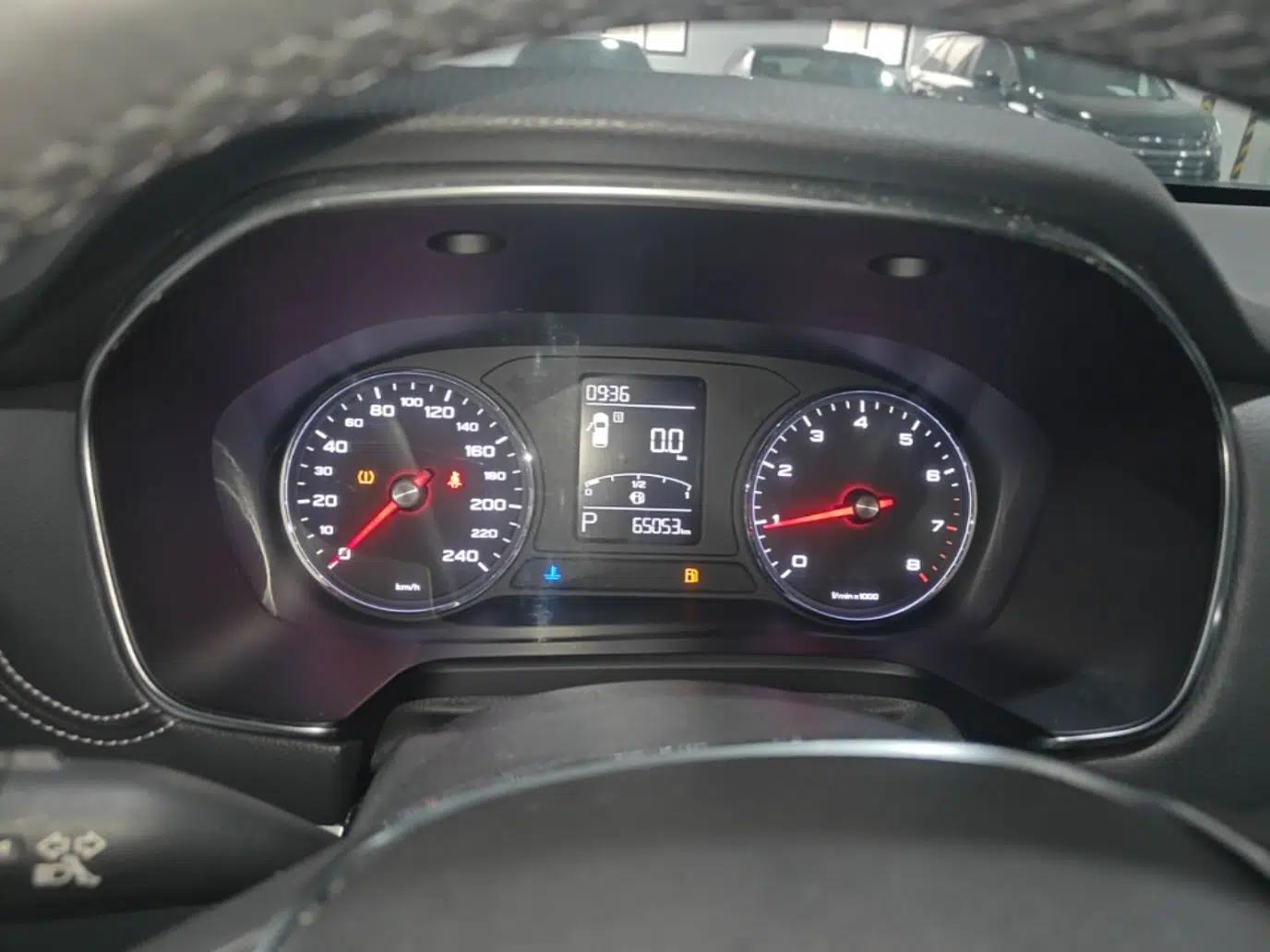 Roewe RX5 2016 20T Two-Wheel Drive Automatic Flagship Edition — миниатюра 14