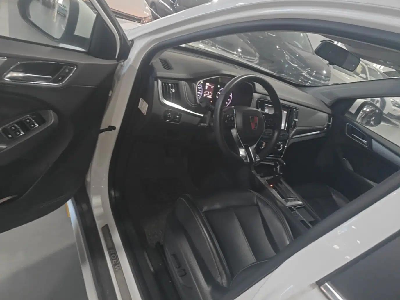 Roewe RX5 2016 20T Two-Wheel Drive Automatic Flagship Edition — миниатюра 18