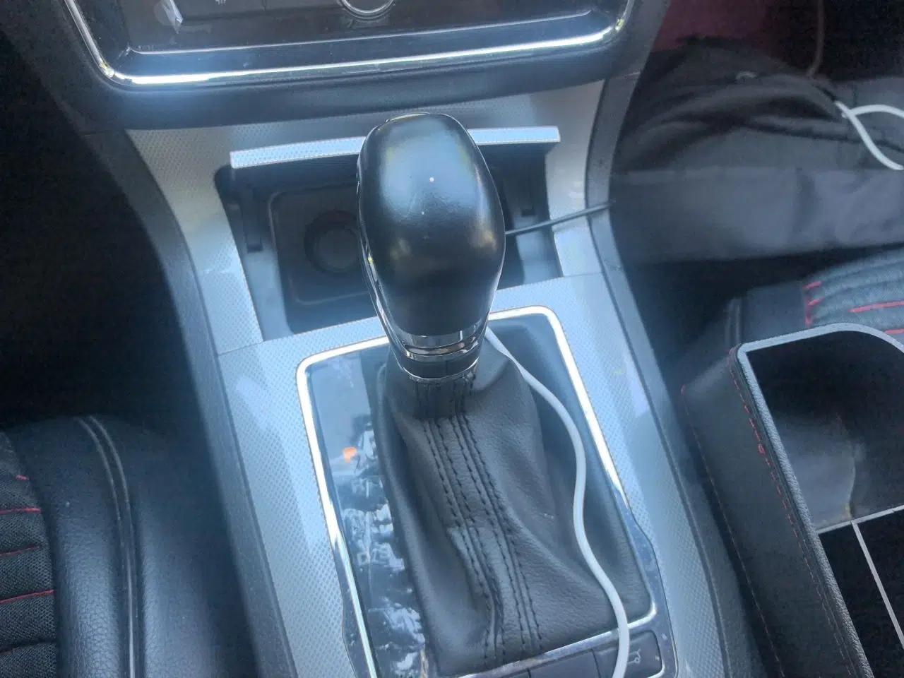 Roewe RX5 2016 30T Two-Wheel Drive Automatic Internet Smart Edition — миниатюра 14
