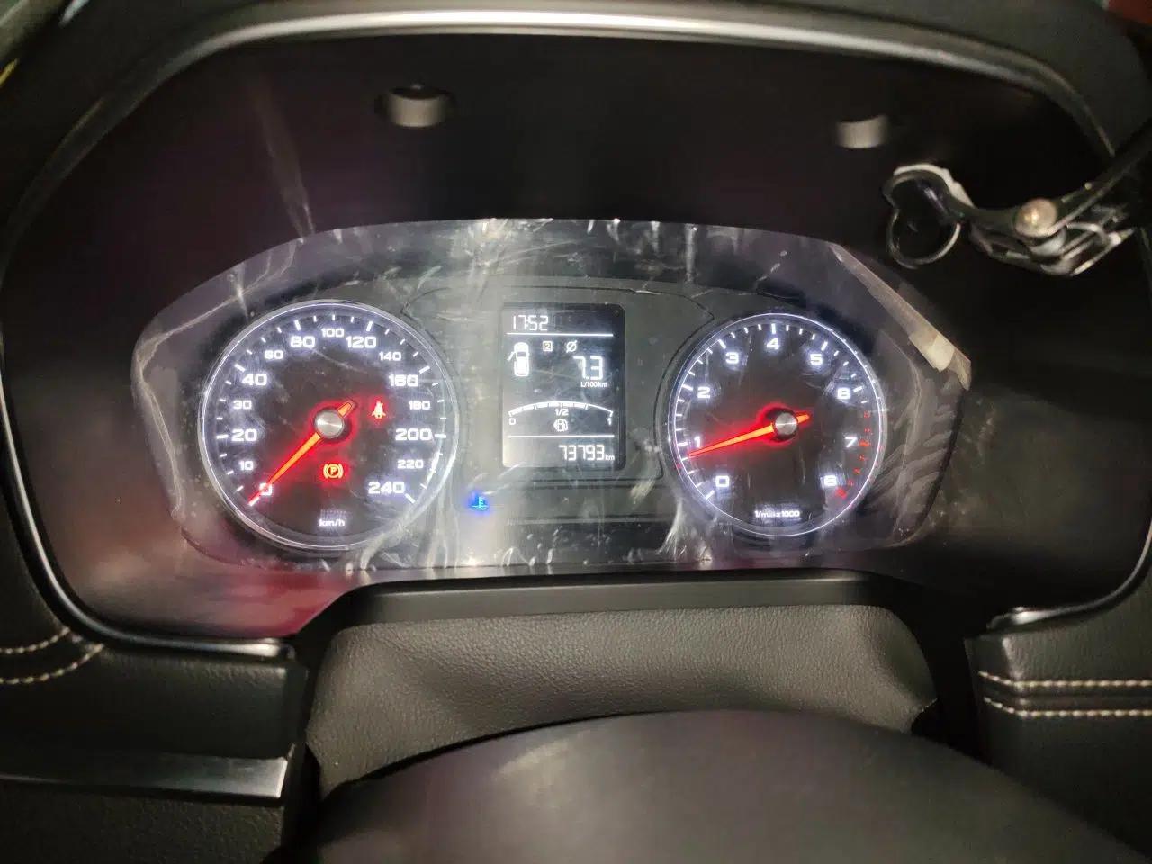 Roewe RX5 2016 20T Two-Wheel Drive Manual Flagship Edition — миниатюра 11