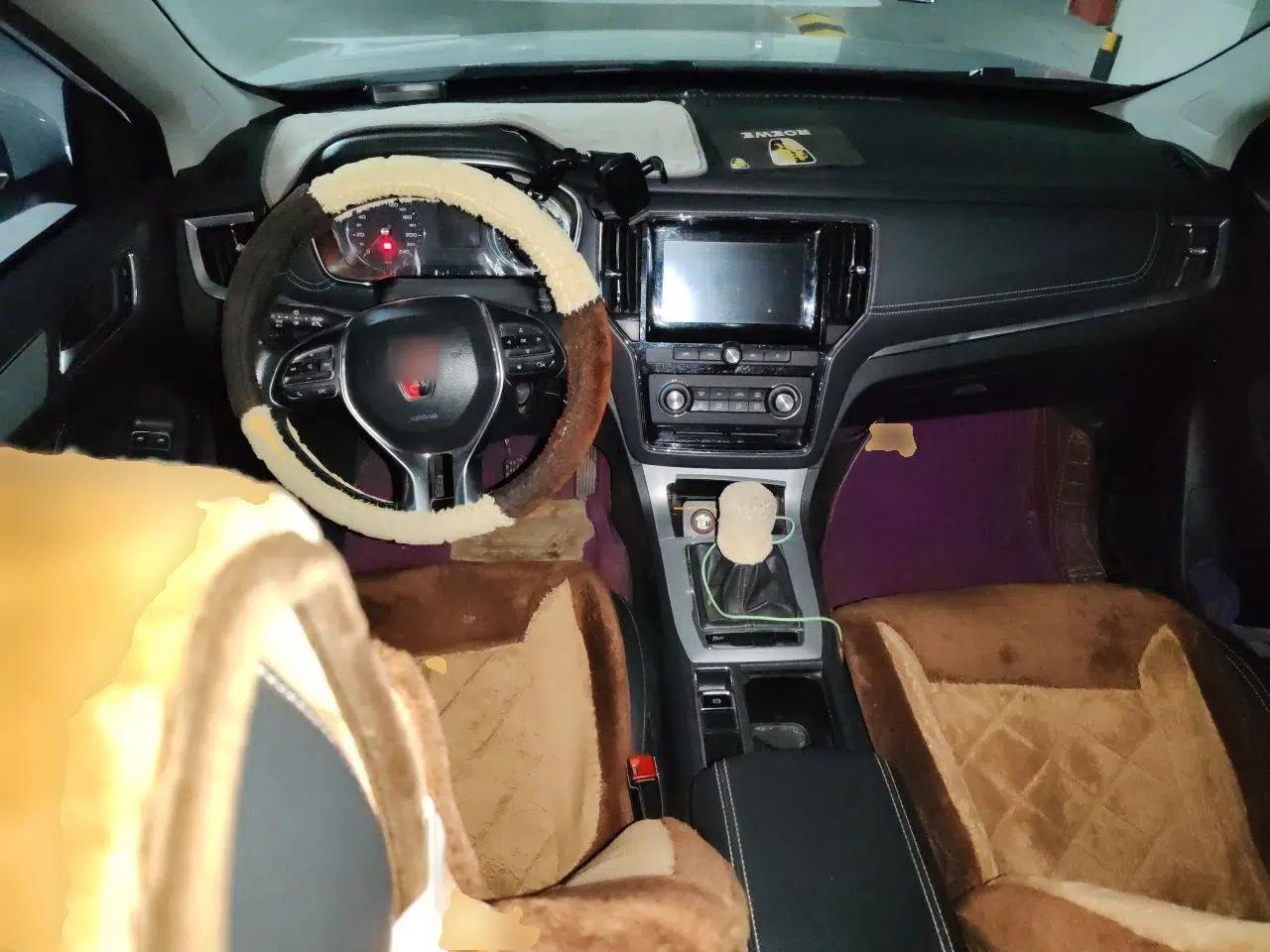Roewe RX5 2016 20T Two-Wheel Drive Manual Flagship Edition — миниатюра 9